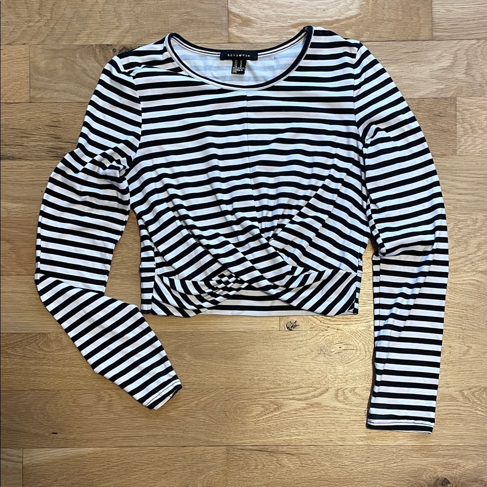 Black and White Striped Twist Front Long Sleeve Crop Top